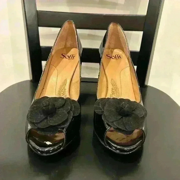 Sofft Black Patent Leather Peep‎ Toe Flower Pumps, Size 9.5 - Picture 2 of 11